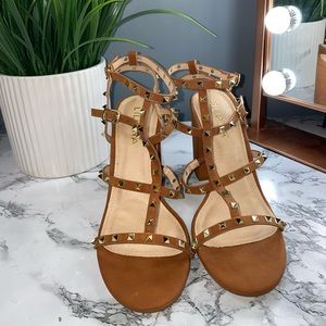 Brown & gold studded heals